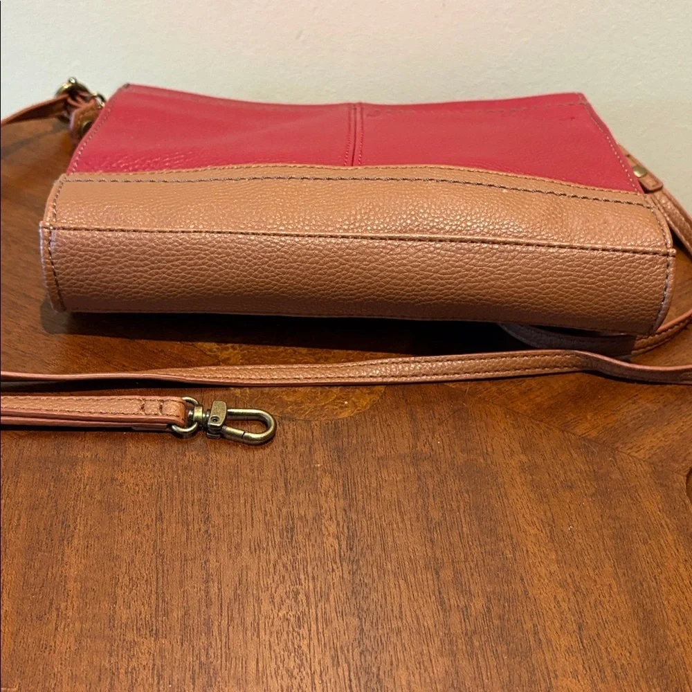 The SAK crossbody bag wristlet clutch. Pebbled Leather red/brown brass HW NWOT